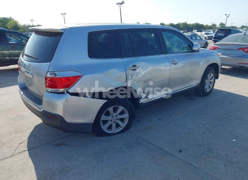 Photo 4 of 2013 Toyota Highlander (VIN 5TDZA3EHXDS031859)