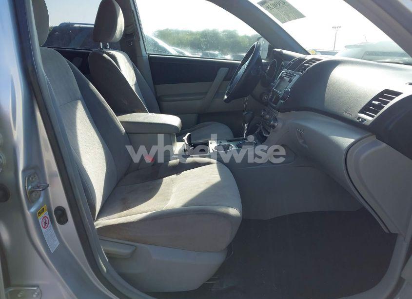 Photo 5 of 2013 Toyota Highlander (VIN 5TDZA3EHXDS031859)