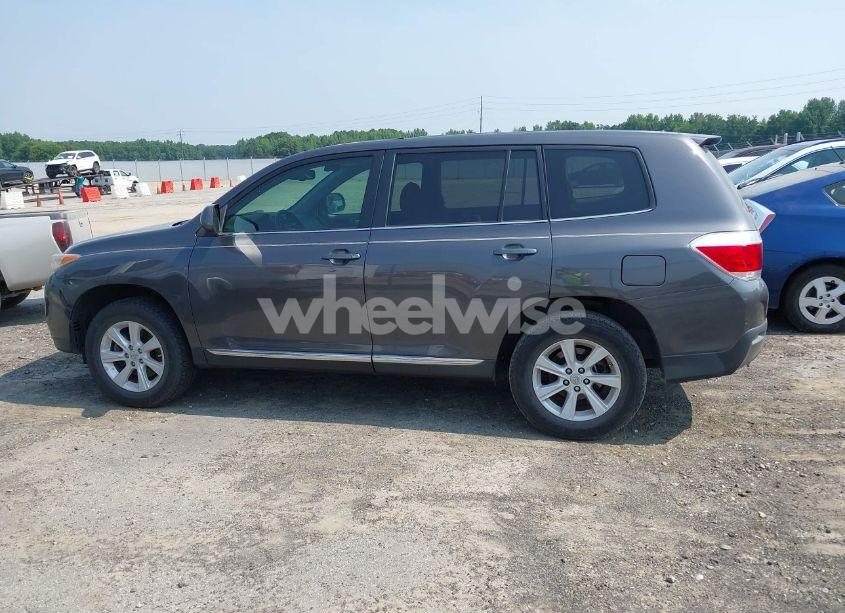 Photo 15 of 2013 Toyota Highlander (VIN 5TDZA3EHXDS034406)
