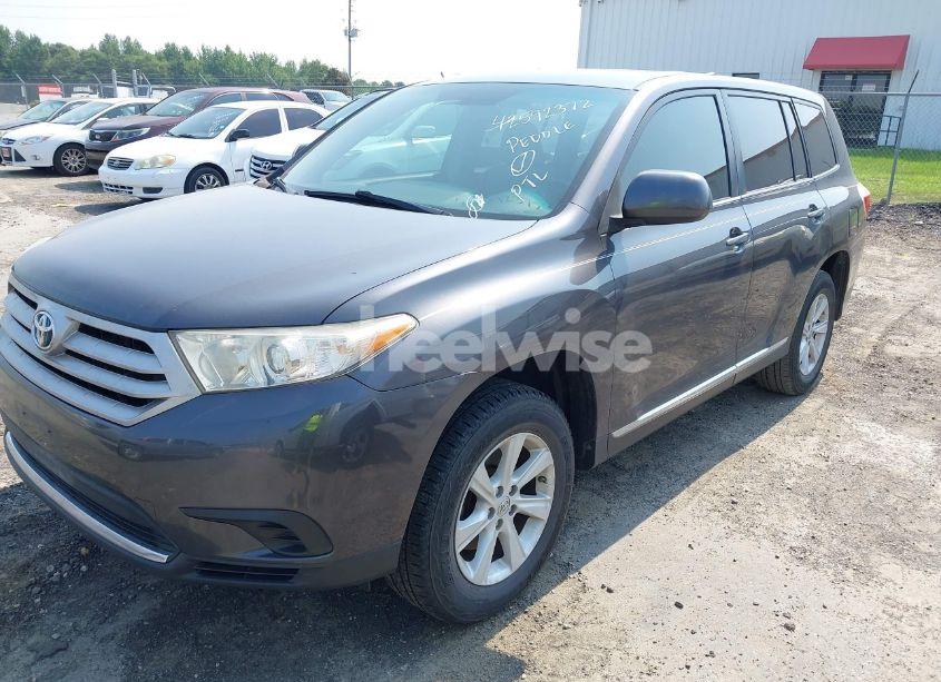 Photo 2 of 2013 Toyota Highlander (VIN 5TDZA3EHXDS034406)