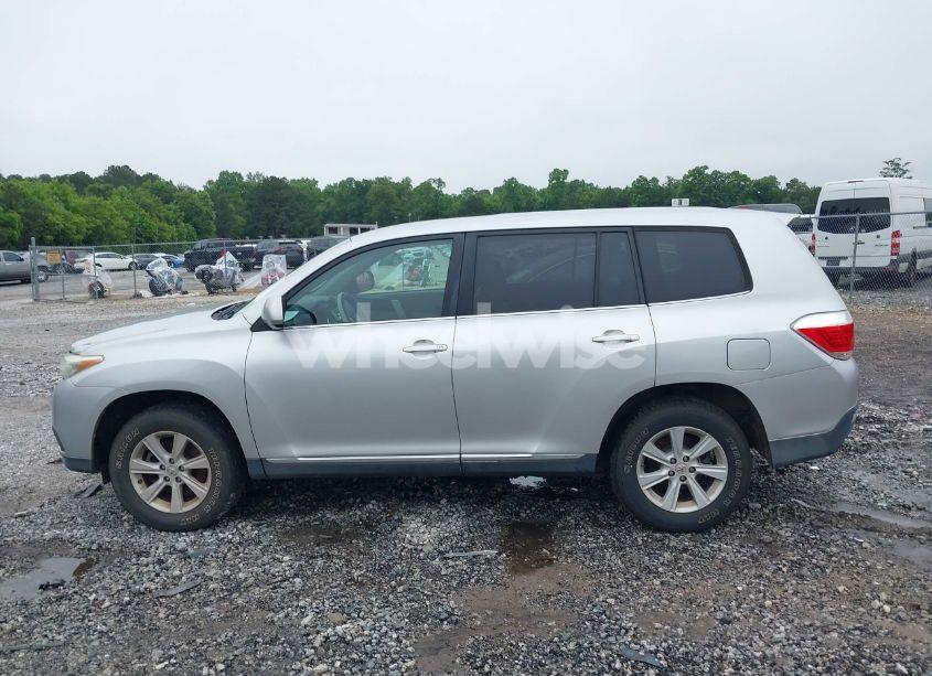 Photo 14 of 2013 Toyota Highlander BASE PLUS (VIN 5TDZA3EHXDS035488)