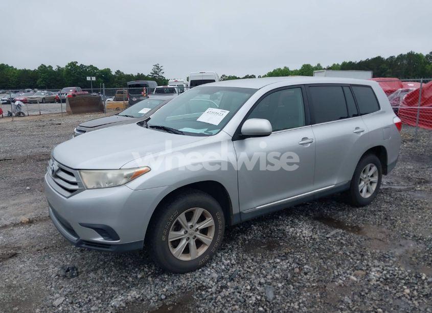 Photo 2 of 2013 Toyota Highlander BASE PLUS (VIN 5TDZA3EHXDS035488)