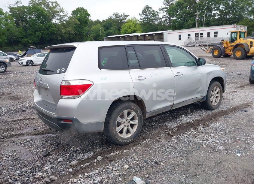 Photo 4 of 2013 Toyota Highlander BASE PLUS (VIN 5TDZA3EHXDS035488)