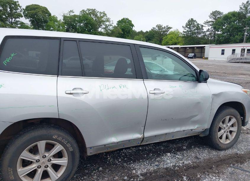 Photo 6 of 2013 Toyota Highlander BASE PLUS (VIN 5TDZA3EHXDS035488)