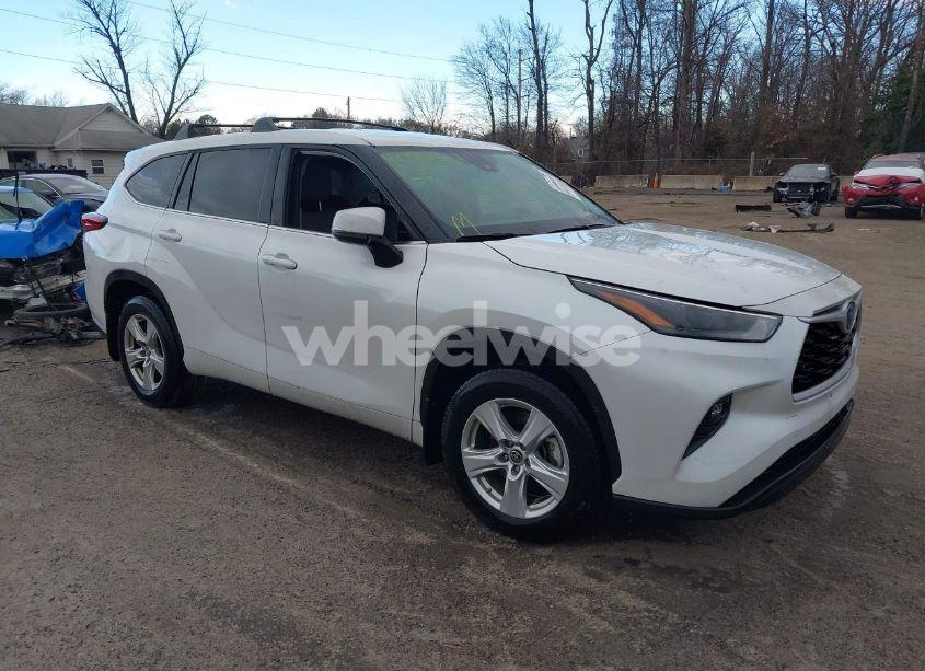 2022 Toyota Highlander HYBRID LE (VIN 5TDZARAH0NS016295) main photo