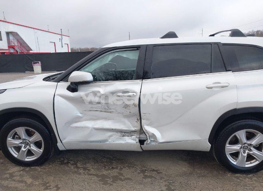 Photo 14 of 2022 Toyota Highlander HYBRID LE (VIN 5TDZARAH0NS016295)