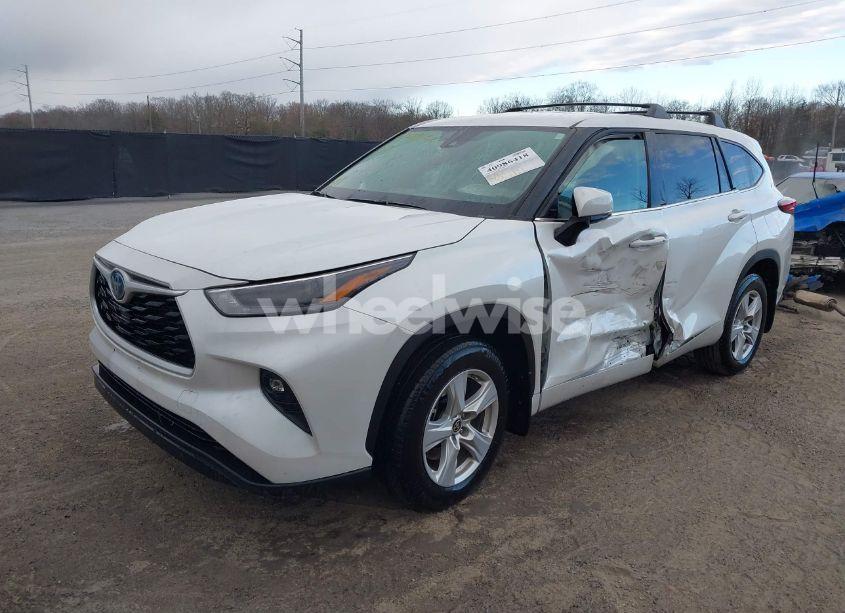 Photo 2 of 2022 Toyota Highlander HYBRID LE (VIN 5TDZARAH0NS016295)