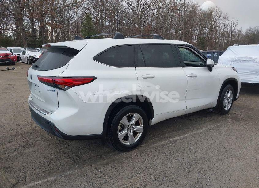Photo 4 of 2022 Toyota Highlander HYBRID LE (VIN 5TDZARAH0NS016295)