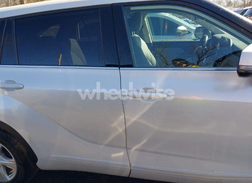 Photo 13 of 2022 Toyota Highlander HYBRID LE (VIN 5TDZARAH1NS016287)