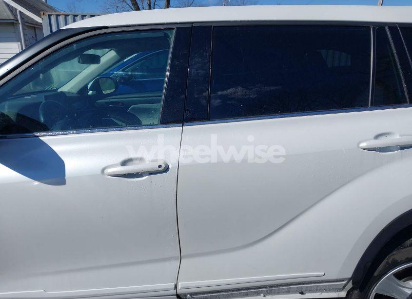 Photo 14 of 2022 Toyota Highlander HYBRID LE (VIN 5TDZARAH1NS016287)