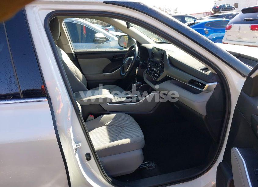 Photo 5 of 2022 Toyota Highlander HYBRID LE (VIN 5TDZARAH1NS016287)