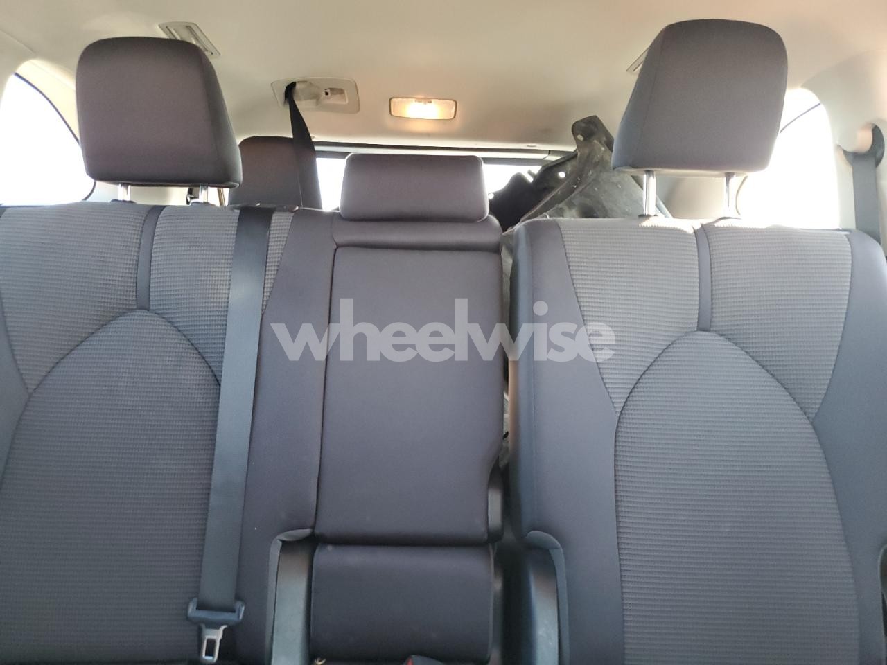 Photo 10 of 2021 TOYOTA HIGHLANDER HYBRID LE (VIN 5TDZARAH4MS506902)