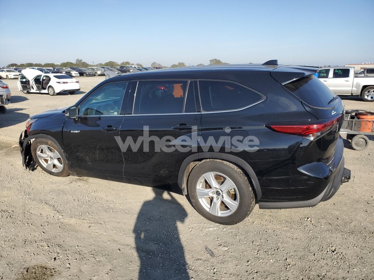 Photo 2 of 2021 TOYOTA HIGHLANDER HYBRID LE (VIN 5TDZARAH4MS506902)