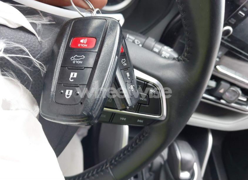 Photo 11 of 2021 Toyota Highlander HYBRID LE (VIN 5TDZARAH5MS008031)