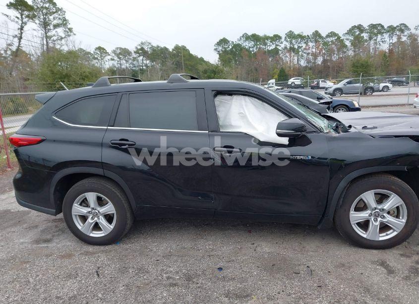 Photo 13 of 2021 Toyota Highlander HYBRID LE (VIN 5TDZARAH5MS008031)
