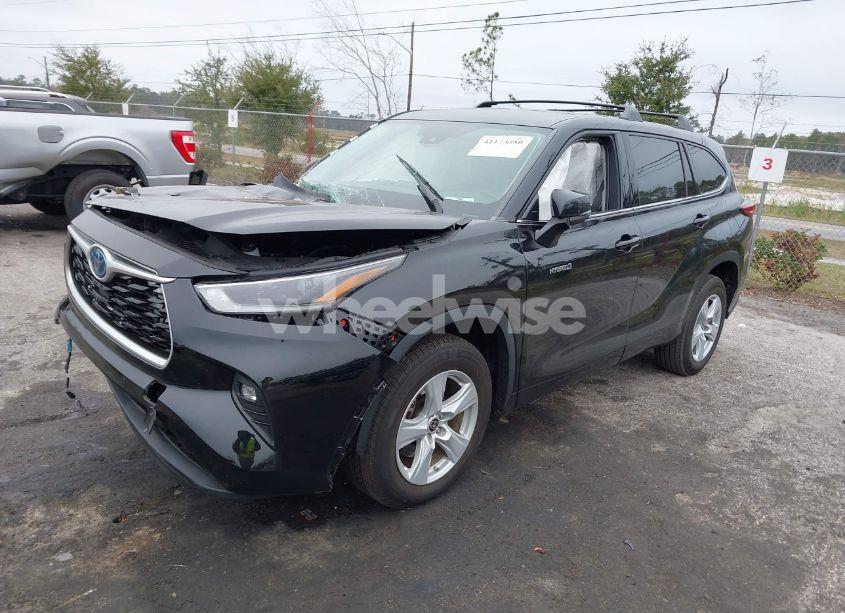 Photo 2 of 2021 Toyota Highlander HYBRID LE (VIN 5TDZARAH5MS008031)