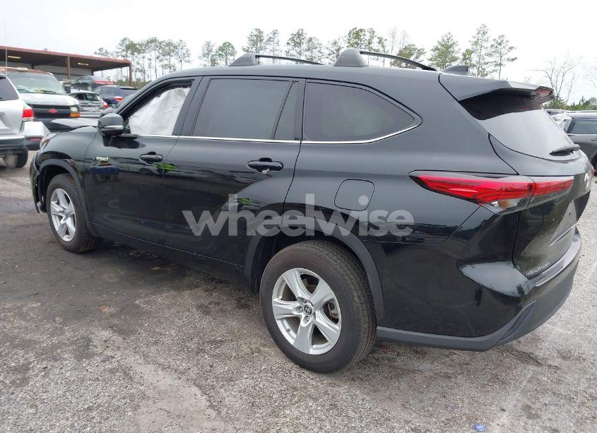 Photo 3 of 2021 Toyota Highlander HYBRID LE (VIN 5TDZARAH5MS008031)