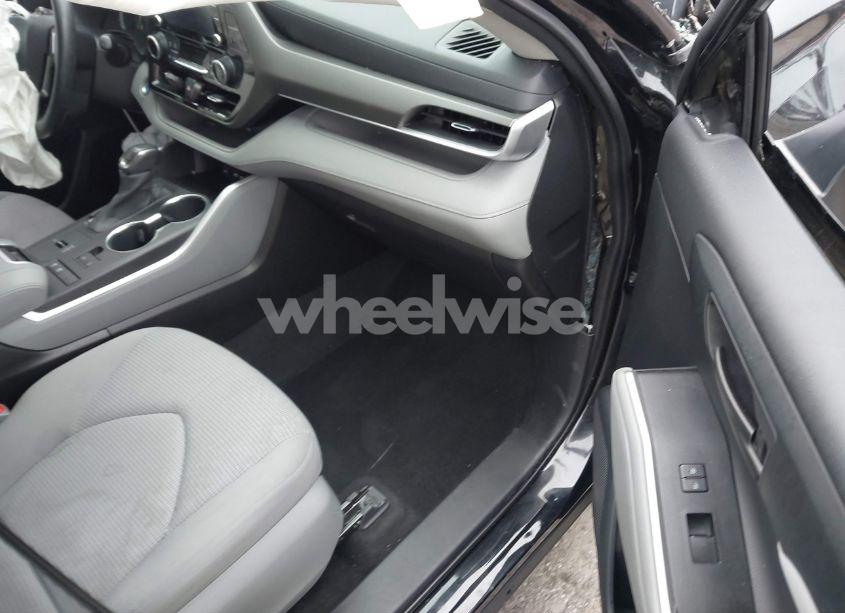 Photo 5 of 2021 Toyota Highlander HYBRID LE (VIN 5TDZARAH5MS008031)