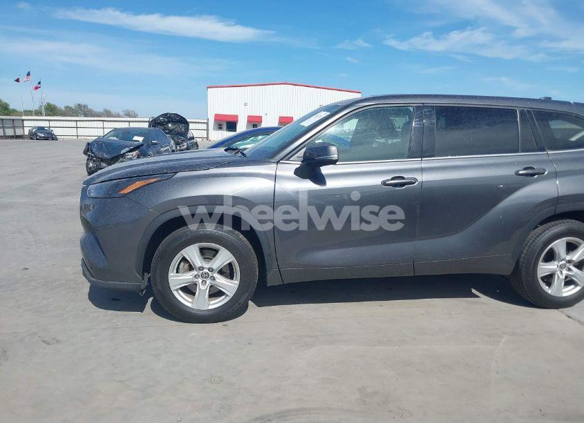 Photo 14 of 2022 Toyota Highlander HYBRID LE (VIN 5TDZARAH5NS517327)
