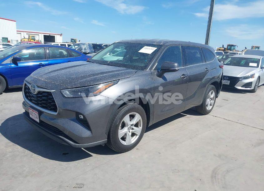 Photo 2 of 2022 Toyota Highlander HYBRID LE (VIN 5TDZARAH5NS517327)