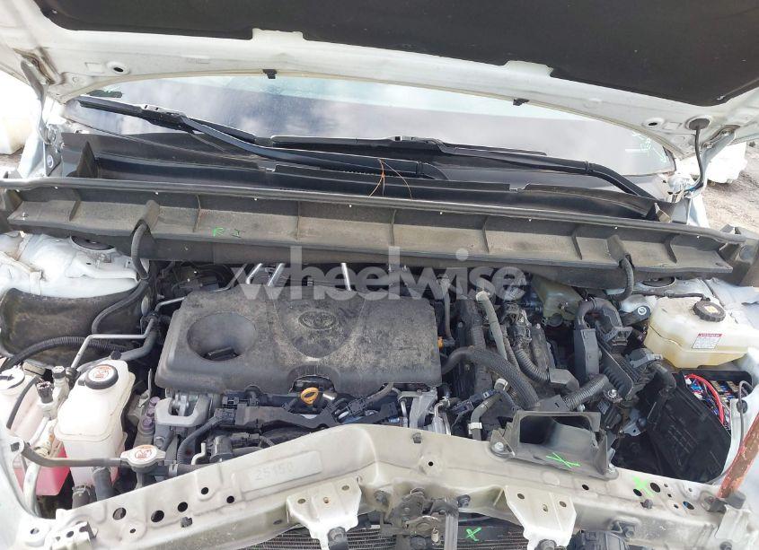 Photo 10 of 2021 Toyota Highlander HYBRID LE (VIN 5TDZARAH6MS504147)