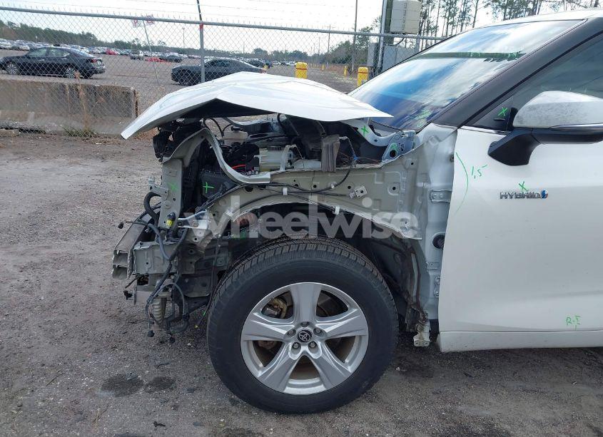 Photo 19 of 2021 Toyota Highlander HYBRID LE (VIN 5TDZARAH6MS504147)