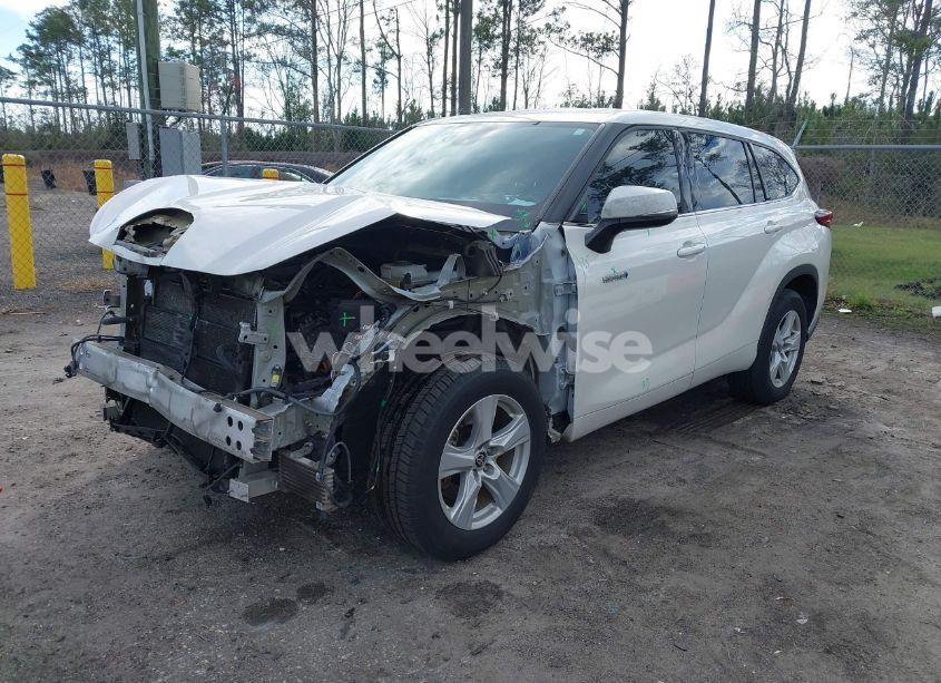 Photo 2 of 2021 Toyota Highlander HYBRID LE (VIN 5TDZARAH6MS504147)