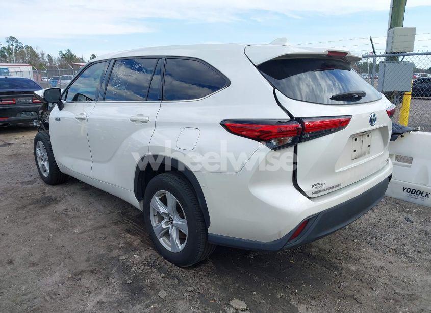 Photo 3 of 2021 Toyota Highlander HYBRID LE (VIN 5TDZARAH6MS504147)