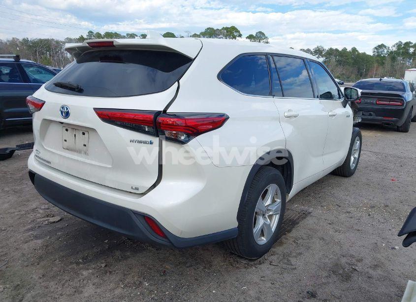 Photo 4 of 2021 Toyota Highlander HYBRID LE (VIN 5TDZARAH6MS504147)
