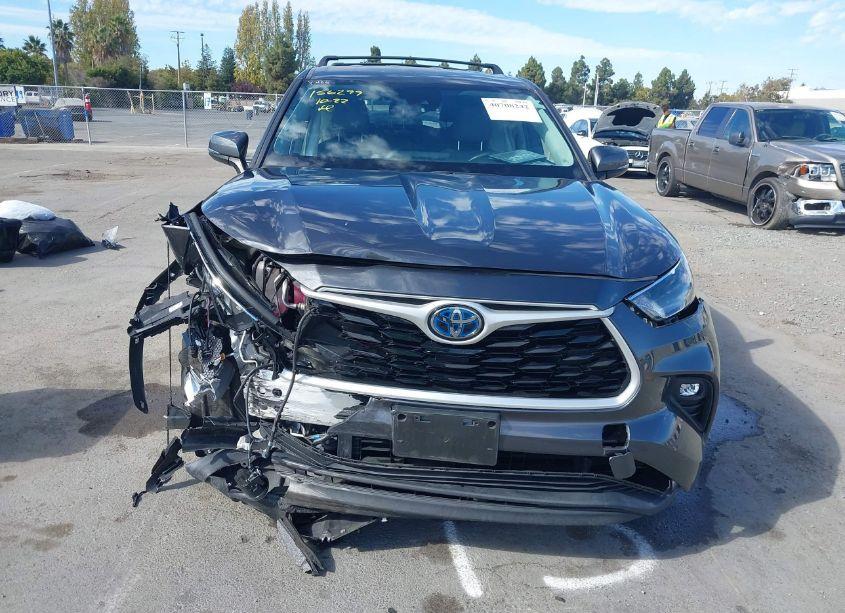 Photo 13 of 2021 Toyota Highlander HYBRID LE (VIN 5TDZARAH6MS505024)