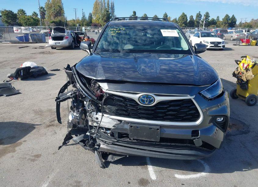Photo 6 of 2021 Toyota Highlander HYBRID LE (VIN 5TDZARAH6MS505024)