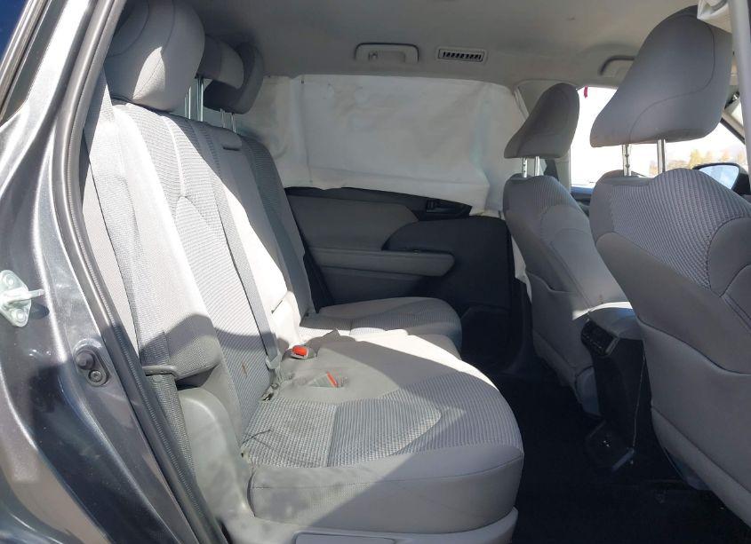 Photo 8 of 2021 Toyota Highlander HYBRID LE (VIN 5TDZARAH6MS505024)