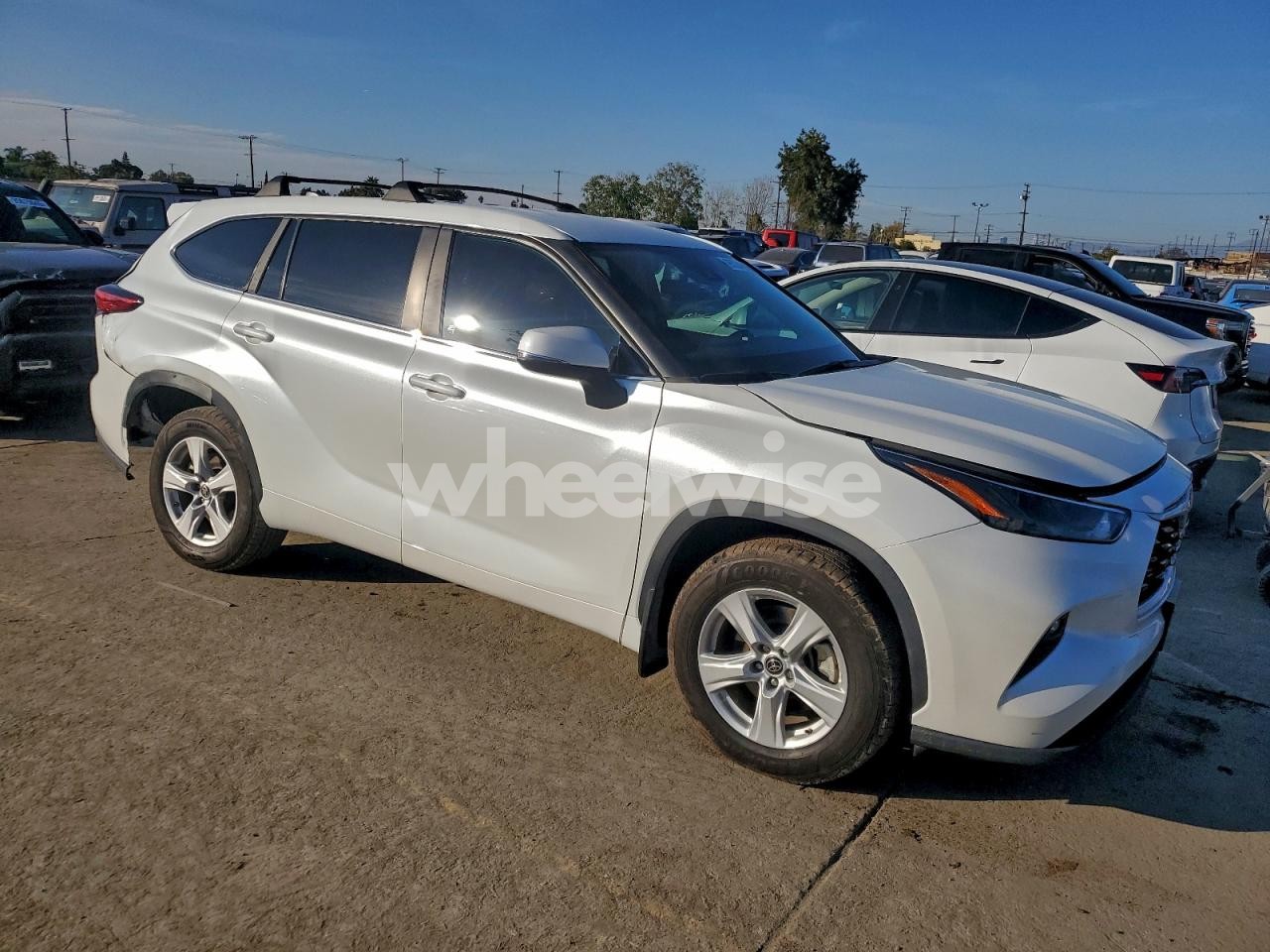 Photo 4 of 2023 TOYOTA HIGHLANDER HYBRID LE (VIN 5TDZARAHXPS521120)