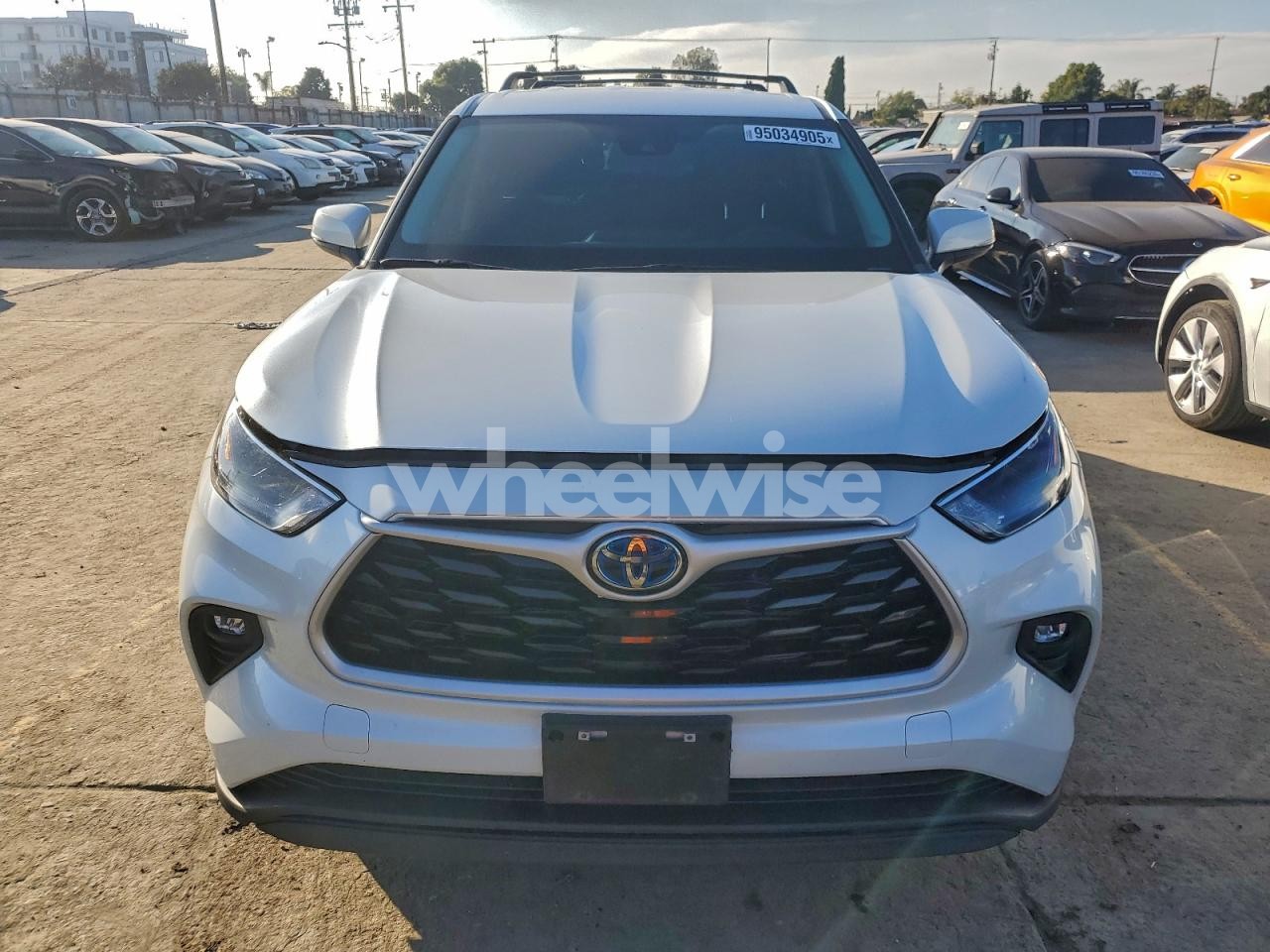 Photo 5 of 2023 TOYOTA HIGHLANDER HYBRID LE (VIN 5TDZARAHXPS521120)