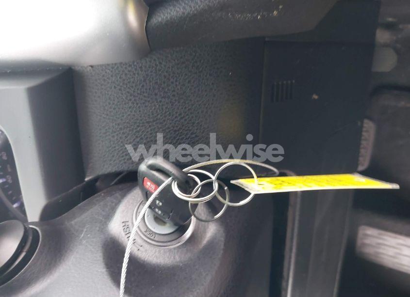 Photo 11 of 2015 Toyota Highlander LE (VIN 5TDZARFH0FS013617)