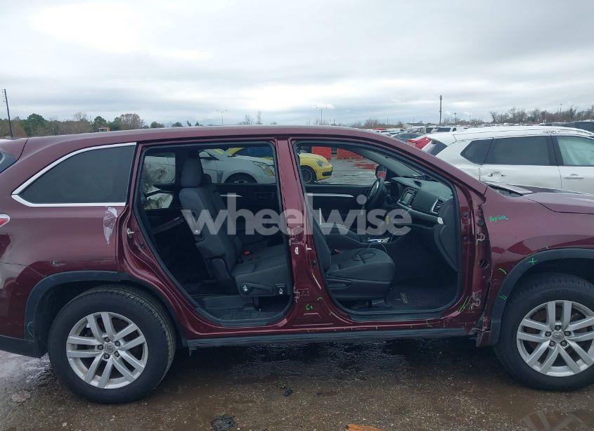 Photo 6 of 2015 Toyota Highlander LE (VIN 5TDZARFH0FS013617)