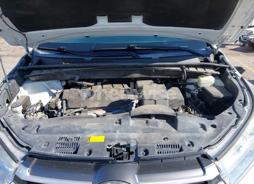 Photo 10 of 2017 Toyota Highlander LE (VIN 5TDZARFH0HS027133)