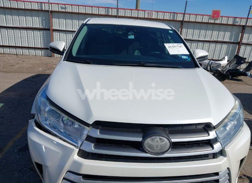Photo 12 of 2017 Toyota Highlander LE (VIN 5TDZARFH0HS027133)
