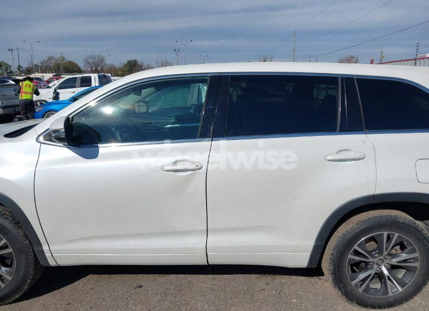 Photo 14 of 2017 Toyota Highlander LE (VIN 5TDZARFH0HS027133)