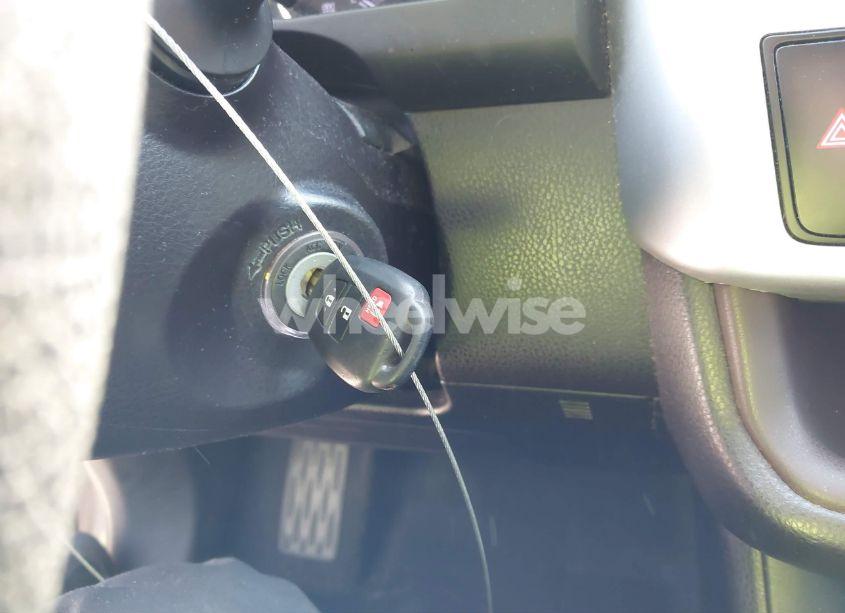 Photo 11 of 2018 Toyota Highlander LE (VIN 5TDZARFH0JS041894)