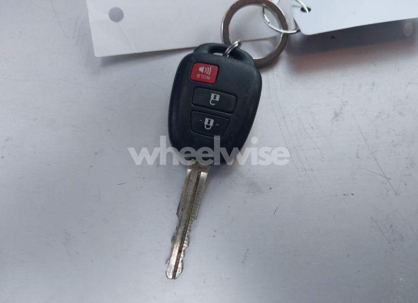 Photo 11 of 2019 Toyota Highlander LE (VIN 5TDZARFH0KS056736)