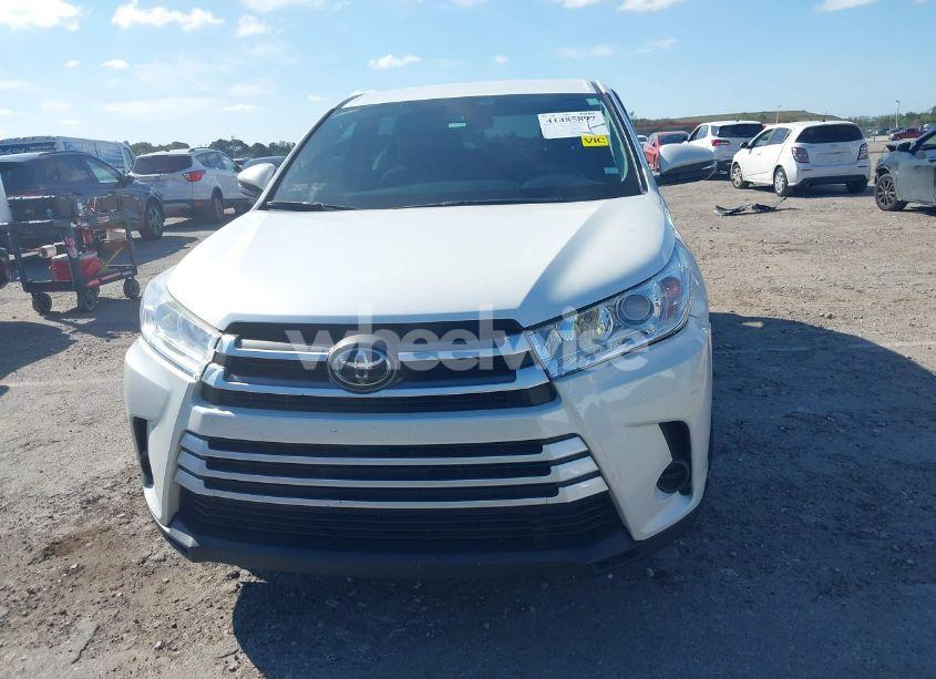 Photo 12 of 2019 Toyota Highlander LE (VIN 5TDZARFH0KS056736)