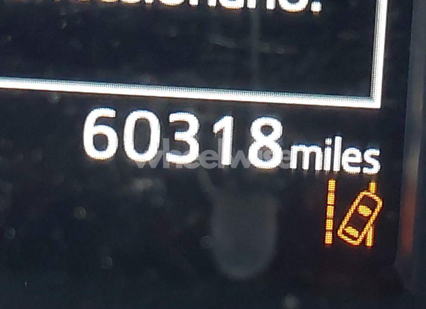 Photo 15 of 2019 Toyota Highlander LE (VIN 5TDZARFH0KS056736)