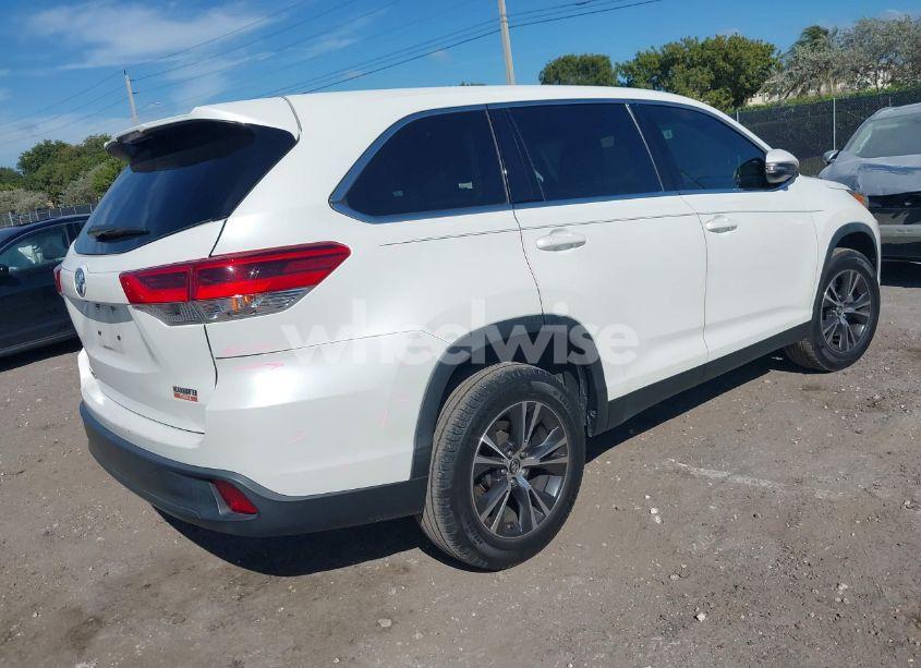 Photo 4 of 2019 Toyota Highlander LE (VIN 5TDZARFH0KS056736)