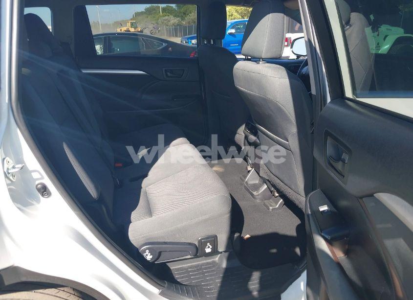 Photo 8 of 2019 Toyota Highlander LE (VIN 5TDZARFH0KS056736)