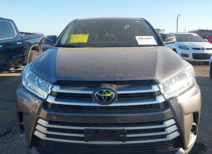 Photo 13 of 2019 Toyota Highlander LE (VIN 5TDZARFH0KS059636)