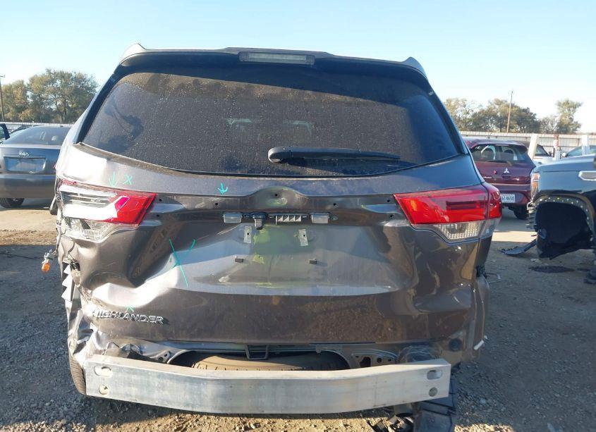 Photo 17 of 2019 Toyota Highlander LE (VIN 5TDZARFH0KS059636)