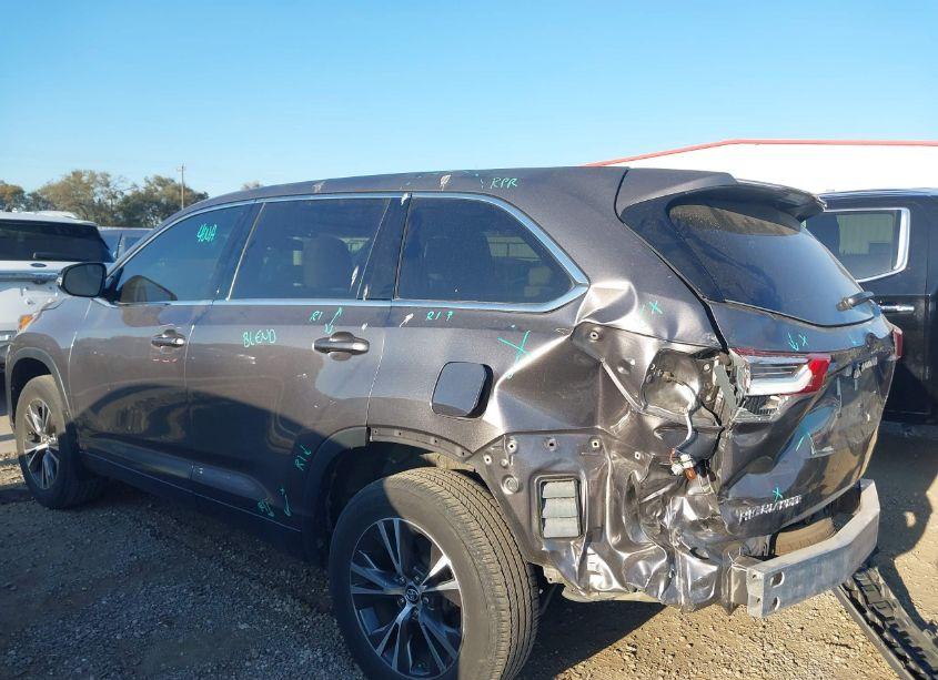 Photo 3 of 2019 Toyota Highlander LE (VIN 5TDZARFH0KS059636)