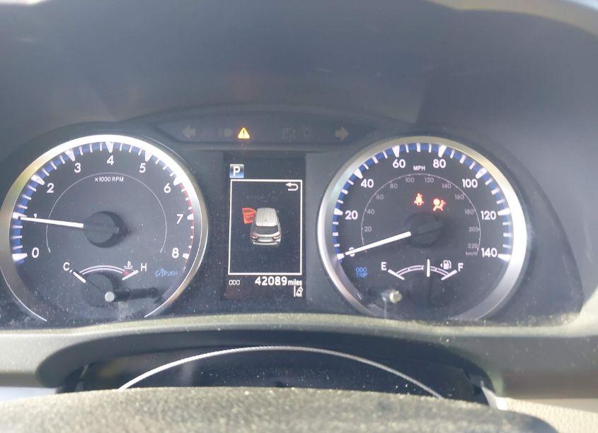 Photo 7 of 2019 Toyota Highlander LE (VIN 5TDZARFH0KS059636)