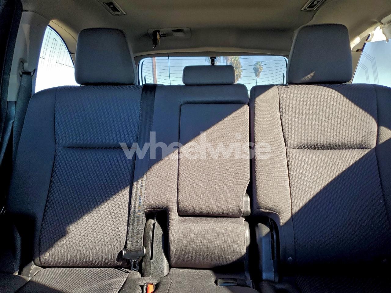 Photo 10 of 2014 TOYOTA HIGHLANDER LE (VIN 5TDZARFH1ES004584)